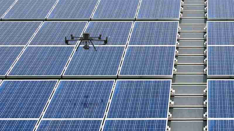 赏金国际以无人机搭配IR Sensor热显像技术进行全方面模块健检，，，，有效降低人力成本并提升发电量