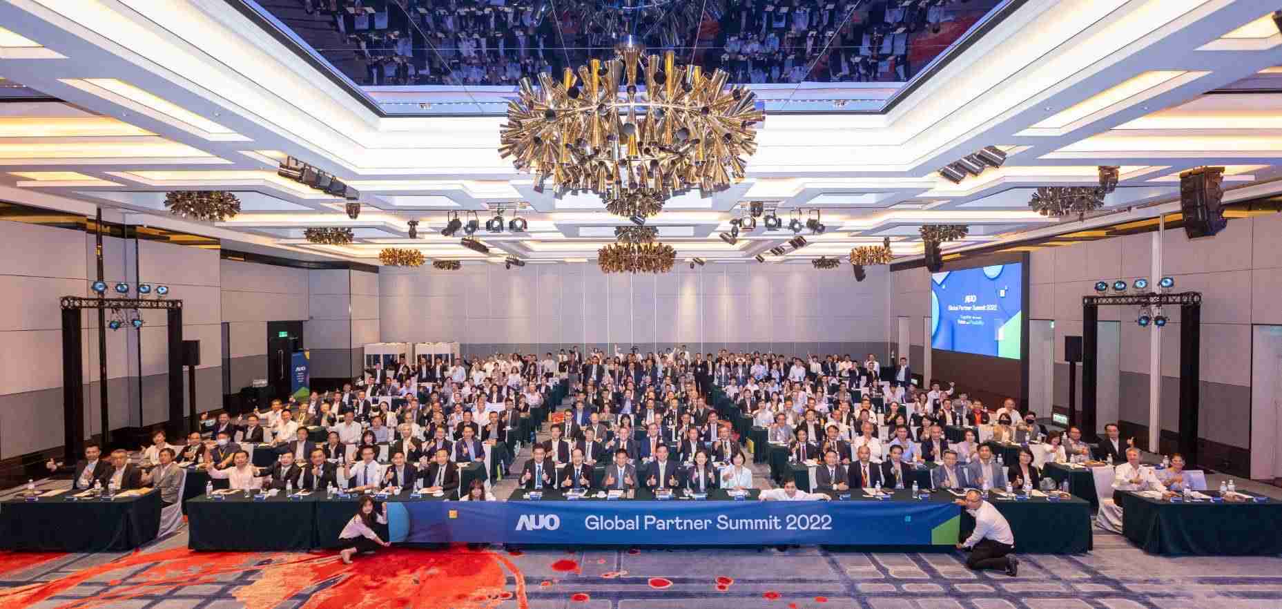 友達推動「安心、、創新、、、、用心、、、同心、、盡心」五星職旅，，為菲籍員工打造全方位照護，，，首度贏得「人權實踐與發展領袖獎」殊榮