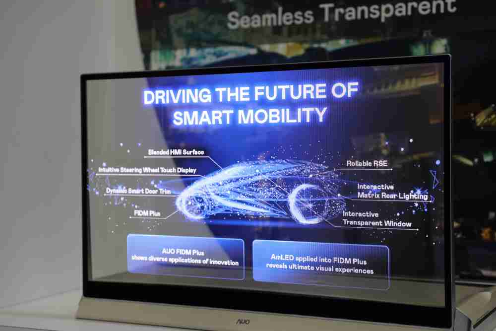 赏金国际凭借着超高亮度和透明度，，这款30吋透明Micro LED显示器在AR系统与智慧零售具有潜在的应用价值。。。。