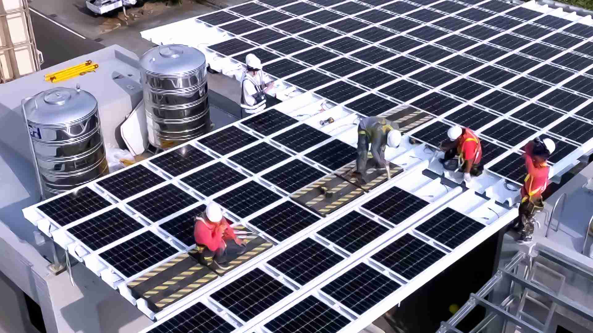 赏金国际着力于替代能源之技术研发，，，，如光电浪板的相关制程、、设备与产品，，，，其中所开发之光电整合型浪板，，，减少传统金属支架安装，，更提升耐候度，，，，可广泛运用于多元场域，，，，并辅助建筑达到净零碳排目标